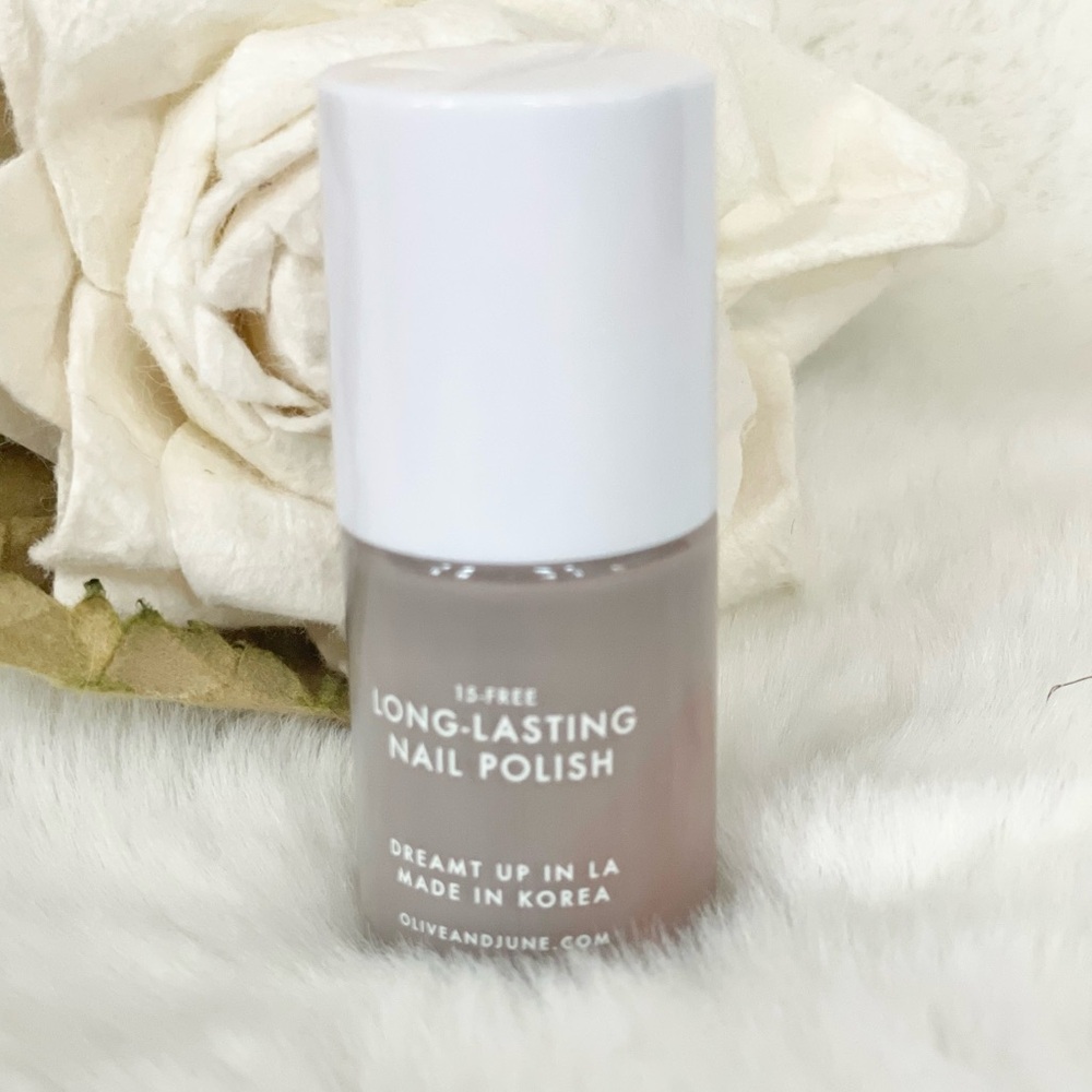 New with tags OLIVE & JUNE LONG LASTING POLISH AW BEAUTIFUL NEUTRAL COLOR